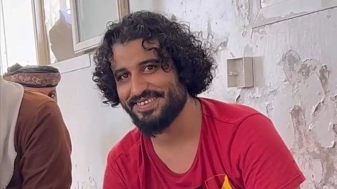 فيديو.. لحظات مؤثرة لتوديع أشقاء الشاب اليمني هيثم العدني قبل تنفيذ حكم الإعدام