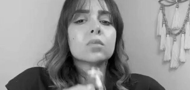 فيديو.. مدربة تطوير ذات توضح تأثير وجود صدمات مخزنة على الجسد