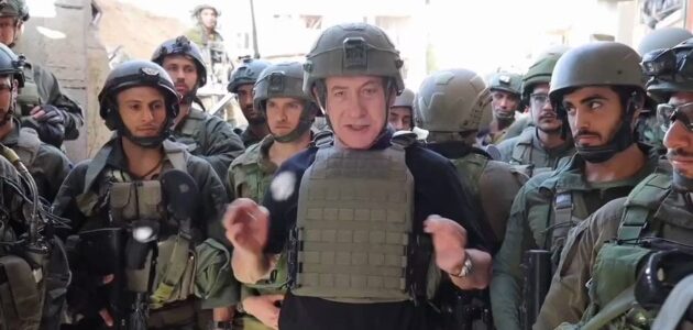 فيديو.. نتنياهو يزور جنود الاحتلال في غزة ويعلن استمرار الحرب مع حماس