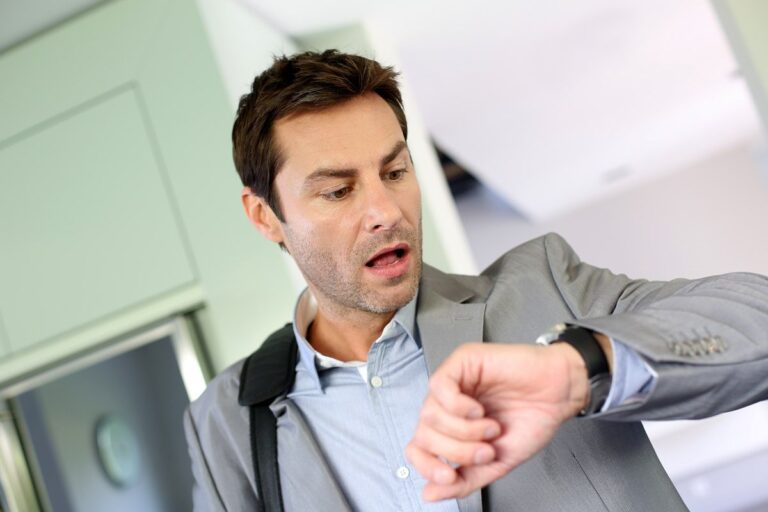 كيف يتم احتساب ساعات التأخير قانون العمل الجديد