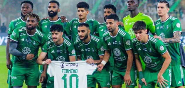 لفتة طيبة.. شاهد كيف تضامن لاعبو الأهلي مع فيرمينو بعد وفاة والده ؟