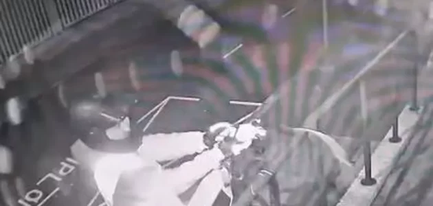 للمرة الرابعة.. شاهد لحظة تعرض ممثلية فلسطين في بريطانيا لهجوم.. والسفير يعلق