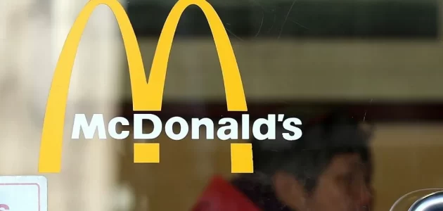 ماكدونالدز العالمية تنفي دعمها لإسرائيل وتؤكد أنها ضد العنف