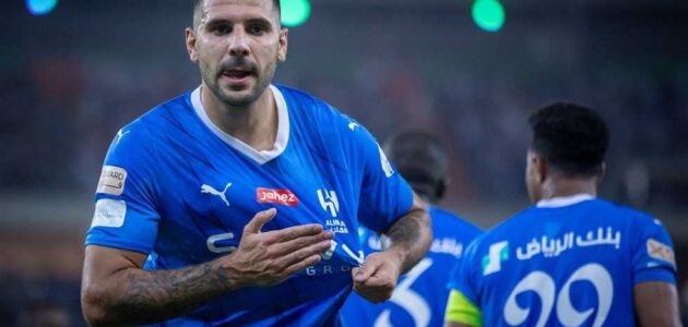 متروفيتش يثير التفاعل بملابس غريبة بعد تأهل الهلال