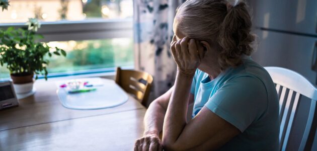 مشروبات يومية تزيد من خطر الإصابة بمرض سرقة الدماغ والخرف