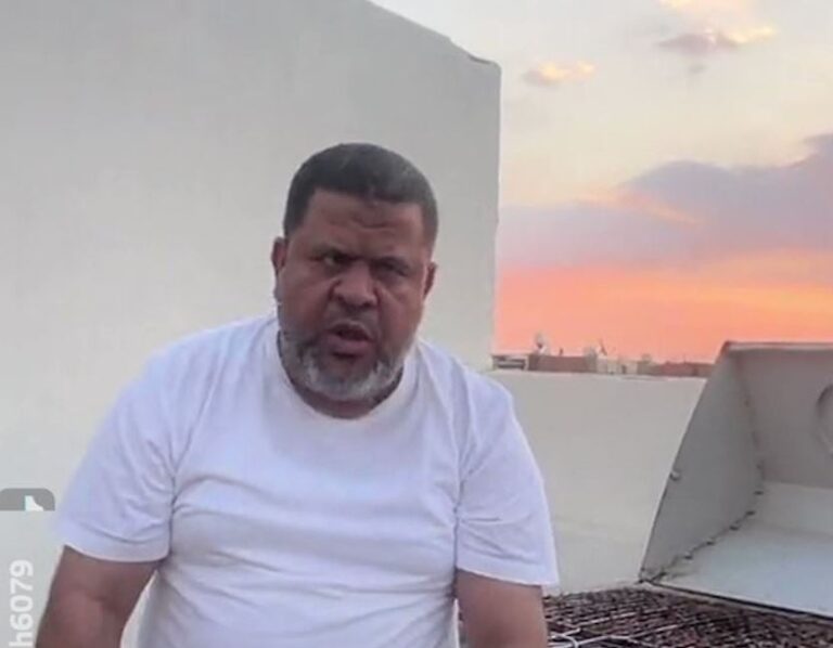 مواطن مصري يثني على السيسي بسبب غزة ويثير الجدل: لازم نبوس جزمته -فيديو