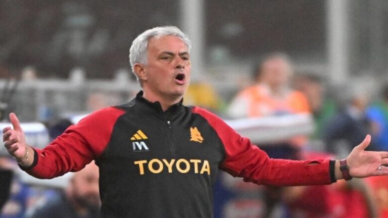 مورينيو يؤكد رغبته في تدريب فريق في دوري روشن للمحترفين