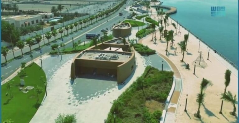 نائب أمير منطقة مكة المكرمة يدشن مشروع تطوير الواجهة البحرية لشاطئ أبحر الجنوبية