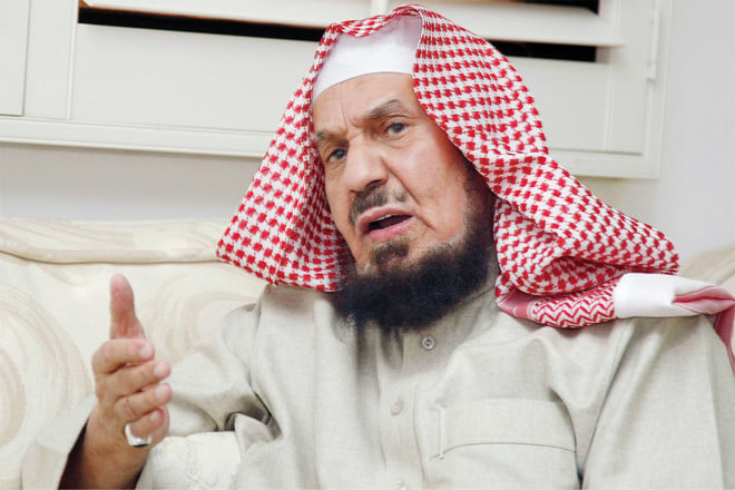 هل قراءة سورة الواقعة في الليل تجلب الرزق للمسلم؟.. الشيخ عبدالله المنيع يجيب