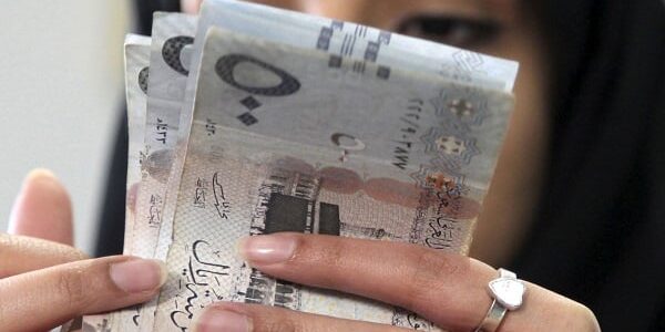 هل يتوقف حساب المواطن بسبب السجل التجاري للزوجة؟.. البرنامج يجيب