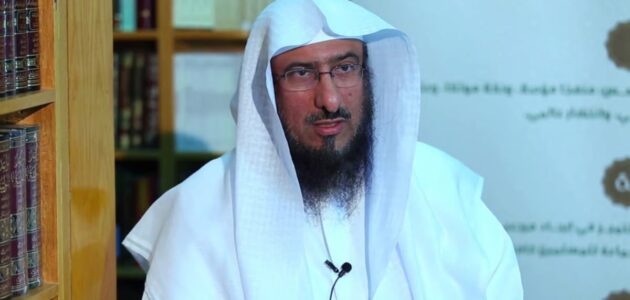 هل يجوز أن يقرأ الإنسان القرآن أو يذكر الله وهو على جنابة؟.. الشيخ سليمان الماجد يجيب