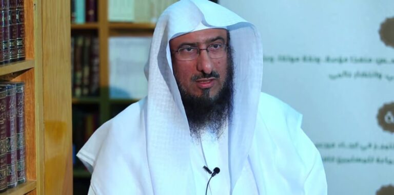 هل يجوز أن يقرأ الإنسان القرآن أو يذكر الله وهو على جنابة؟.. الشيخ سليمان الماجد يجيب
