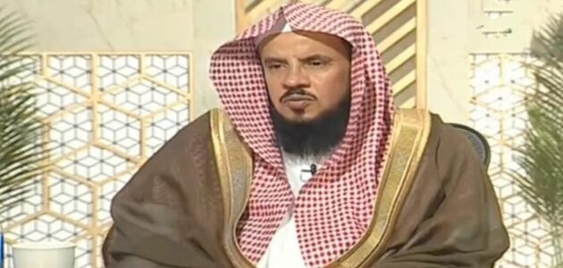 هل يجوز قتل القطط المؤذية أو وضع السم لها في الطعام؟.. الشيخ السبر يجيب