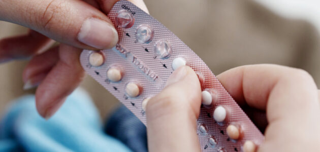 هل يحدث التبويض اثناء استعمال حبوب منع الحمل ومتى تبدأ فعاليتها بالجسم