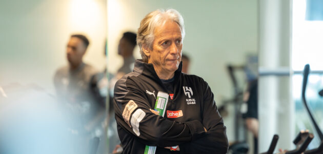 هل يوافق مدرب الهلال على مغادرة نيفيز؟