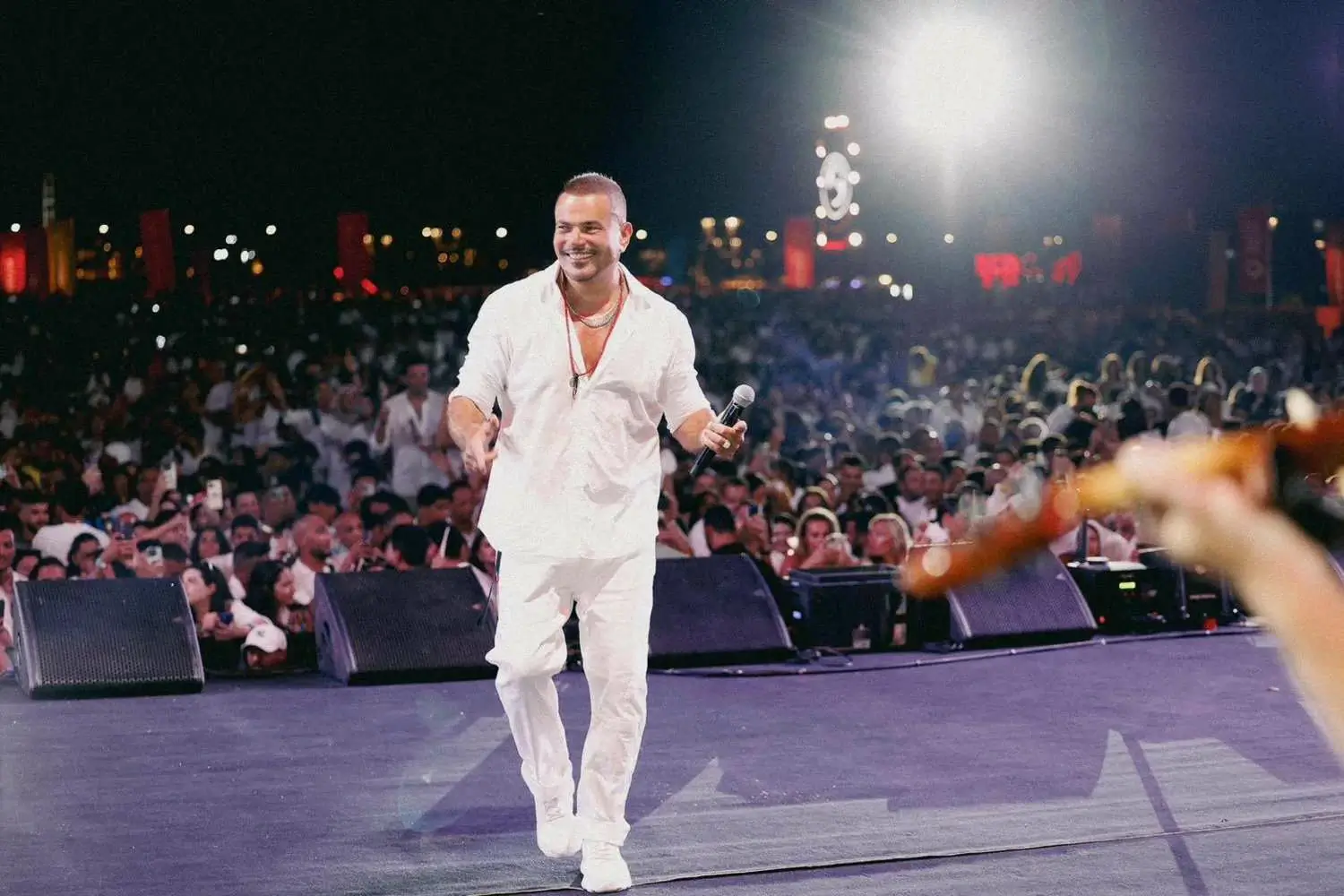 شاهد حفل ليلة عمرو دياب بث مباشر في موسم الرياض 2023