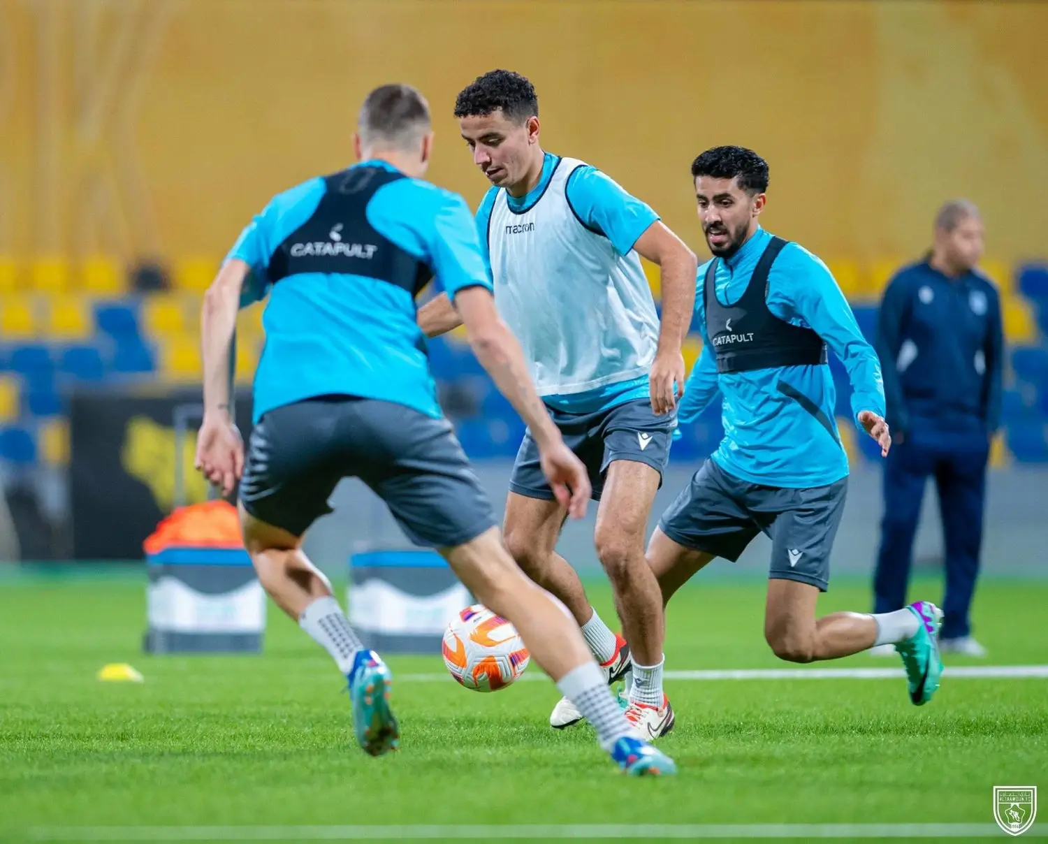 شاهد البث المباشر لشباب ضد التعاون على تويتر وشاهد شاهد