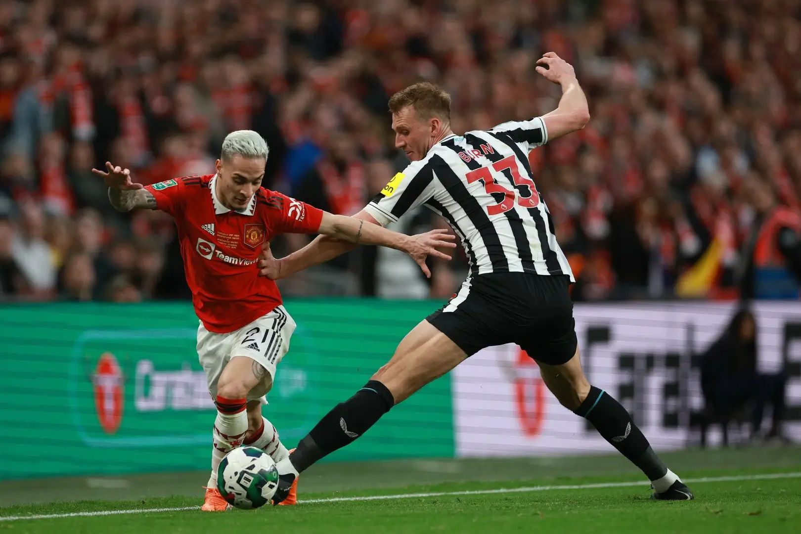 شاهد مباراة نيوكاسل ومانشستر يونايتد بث مباشر في الدوري الإنجليزي الممتاز