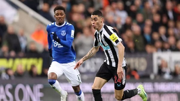 شاهد مباراة إيفرتون ونيوكاسل مباشرة على تويتر في الدوري الإنجليزي الممتاز 