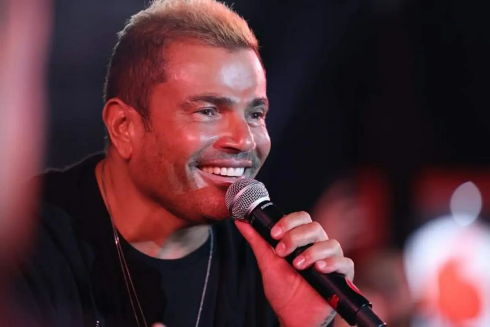 شاهد حفل ليلة عمرو دياب بث مباشر في موسم الرياض 2023