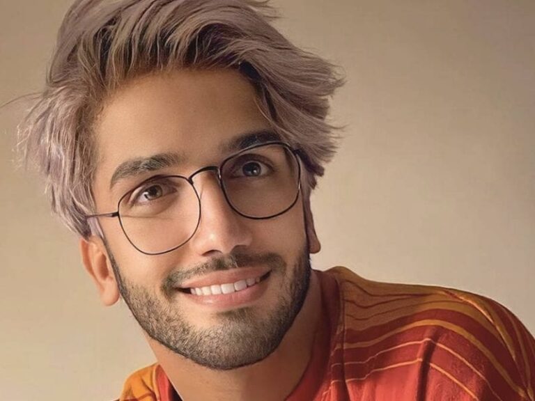 أحمد خميس يدخل في نوبة بكاء بسبب أسرته
