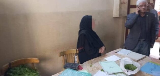 إحالة مدير مدرسة مصرية وموظفتين للتحقيق بسبب تنظيف الملوخية في الفصل