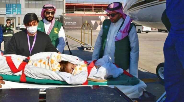 إنفاذًا لتوجيهات خادم الحرمين.. وصول التوأم السيامي الإرتيري أسماء وسمية إلى الرياض