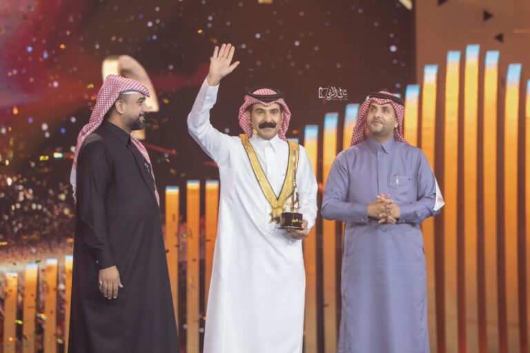 الشاعر سعد بن عدال يفوز بلقب شاعر الراية