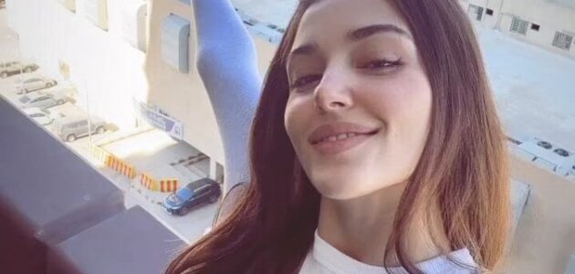 الفنانة التركية هاندا أرتشيل تستمتع بأجواء الرياض