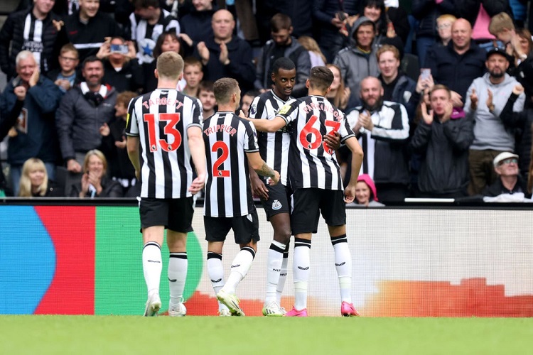 بث مباشر مباراة نيوكاسل ونوتنجهام في الدوري الإنجليزي