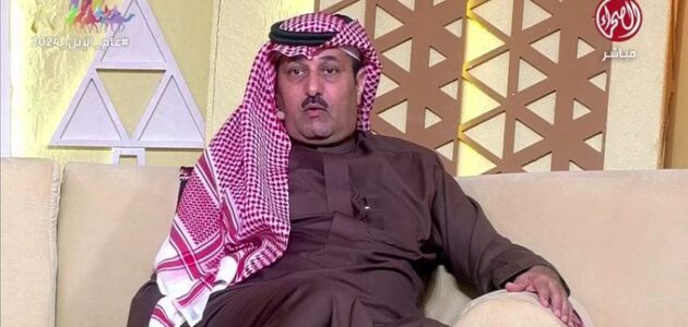 بعد تنازله عن قاتل ابنه في ساحة القصاص.. شاهد مالك الإبل العتيبي يهدي فوز سمارات لحميد القريقري