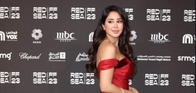 شاهد.. أسيل عمران بإطلالة نارية أنيقة في حفل مهرجان البحر الأحمر