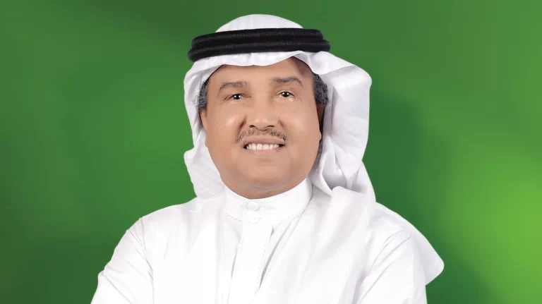 شاهد.. ابن الفنان محمد عبده يلفت الأنظار بتصرف عفوي ومؤثر بعد حفل اليوبيل الماسي