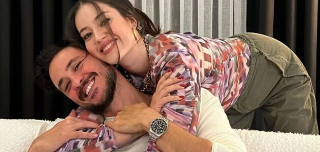 شاهد الممثلة التركية بيلين أكيل تستمتع مع زوجها وأصدقائها بأغاني عبدالمجيد عبدالله