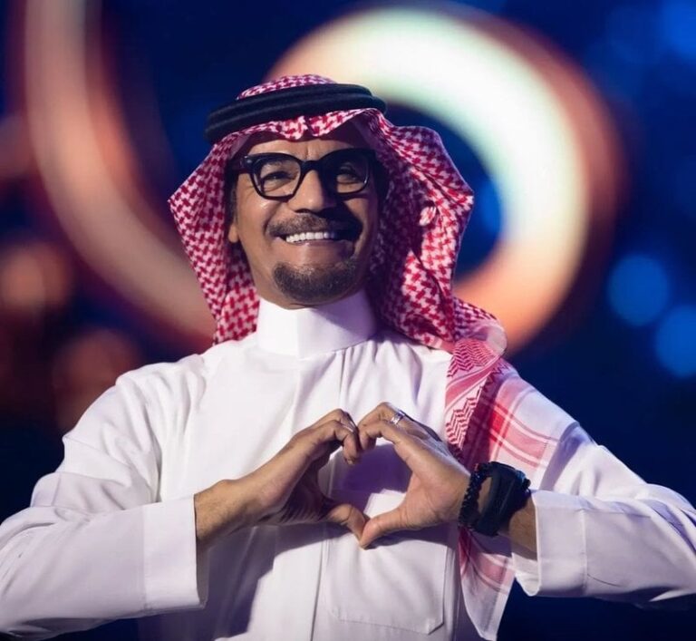 شاهد رابح صقر يخطف الأنظار مع أولاده في أحدث ظهور