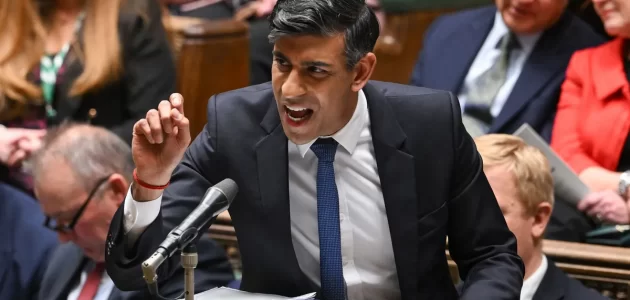 شاهد ردة فعل سوناك على سؤاله حول هدية عيد الميلاد لأطفال غزة