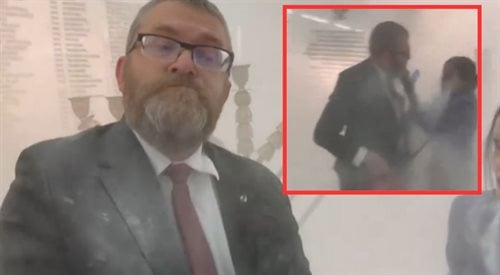 شاهد ردة فعل نائب بولندي عندما شاهد شموع حانوكا اليهودية في البرلمان