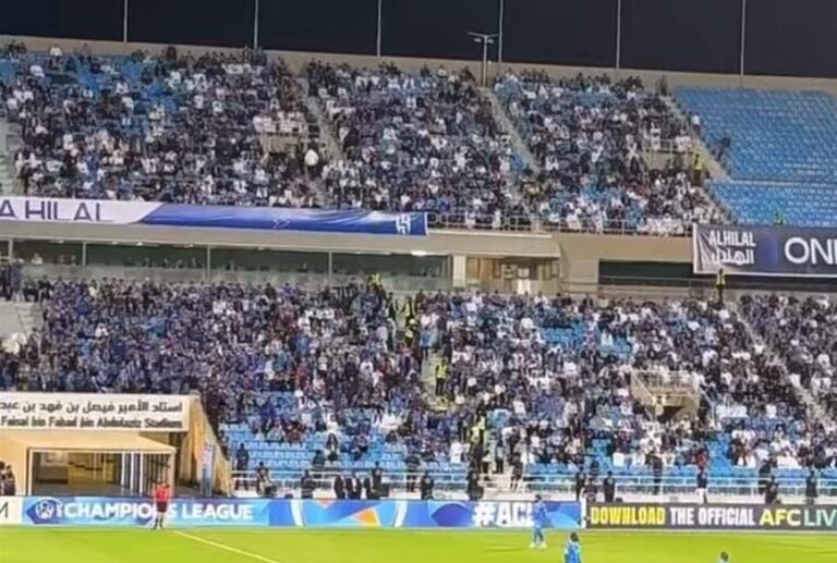 شاهد كيف دعمت جماهير الهلال البليهي في مواجهة نساجي ؟