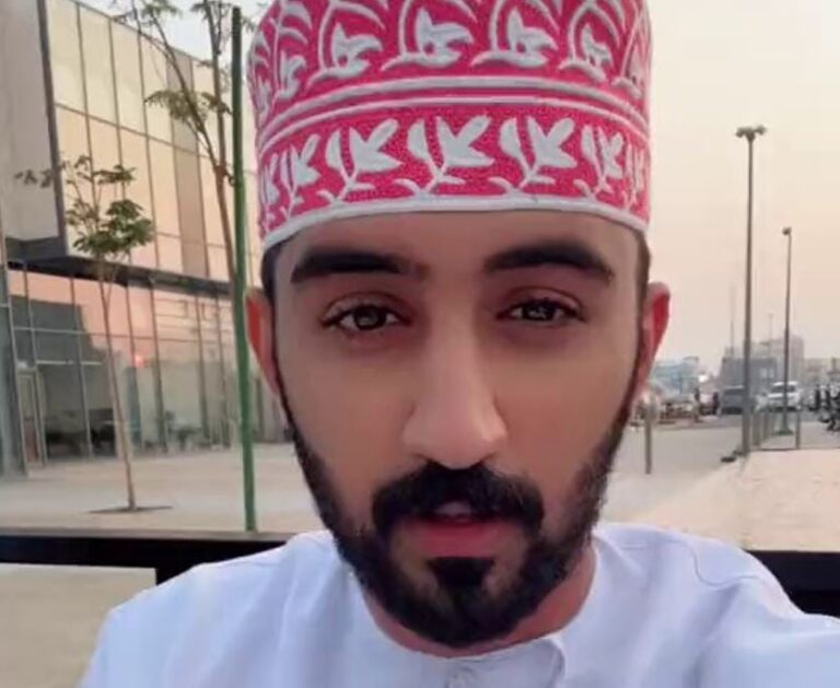 شاهد ماذا قال شاب عماني بعد استعادته محفظته المفقودة في مجمع تجاري بالخبر ؟