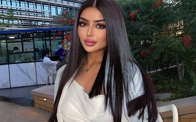 شاهد مروج الرحيلي توثق ملاحقة جمهورها لها على الحنطور في ينبع