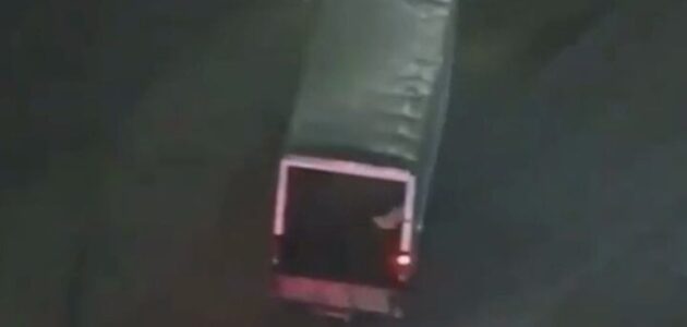 شاهد مطاردة مثيرة بين شرطة لوس أنجلوس وشاحنة توصيل مسروقة