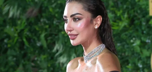 شاهد نور الغندور تخطف الأنظار برفقة شقيقها في أحدث ظهور