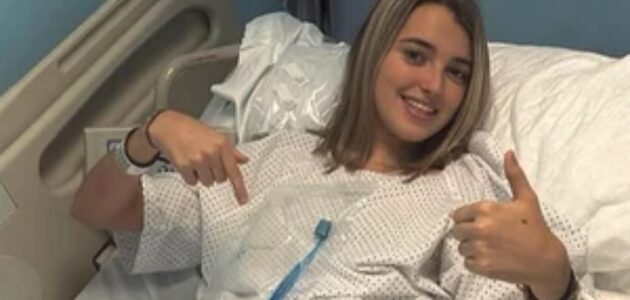 فتاة إسبانية تبتلع فرشاة أسنان بطريقة غريبة