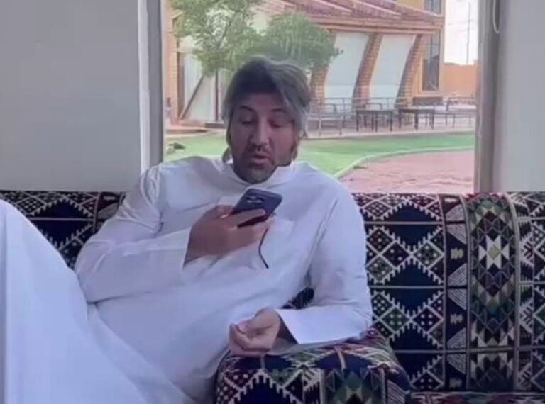 فيديو.. الشاعر زياد بن نحيت يشكر الشيخ حميد القريقري على عفوه بعد جريمة القتل في ساحة القصاص
