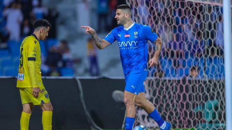 فيديو.. الهلال يسحق التعاون بثلاثية نظيفة ويتأهل لنصف نهائي كأس الملك