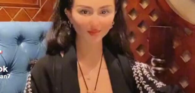 فيديو.. فتاة تفاجأ بتصريح شقيقها الصغير بأن كريستيانو رونالدو عمها وتترك الطعام لملاحقته