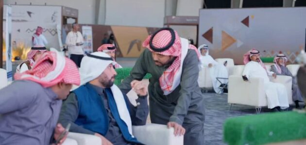 فيديو كاميرا خفية يوثق ردود فعل ملاك الطيور في مهرجان الملك عبد العزيز للصقور