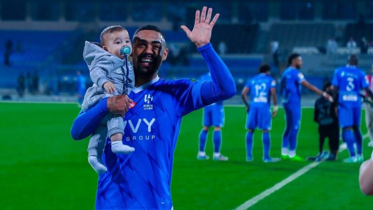 فيديو.. مالكوم يحتفل مع ابنه بتأهل الهلال لنصف نهائي كأس الملك