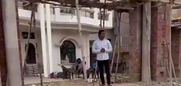 فيديو.. مقيم هندي يعود إلى بلاده بعد 20 عاما في السعودية ويبني فيلا ومسجدا