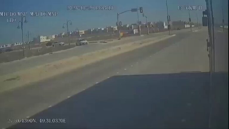 فيديو يوثق لحظة وقوع حادث مروع في الجبيل الصناعية أدى إلى وفاة 4 طالبات